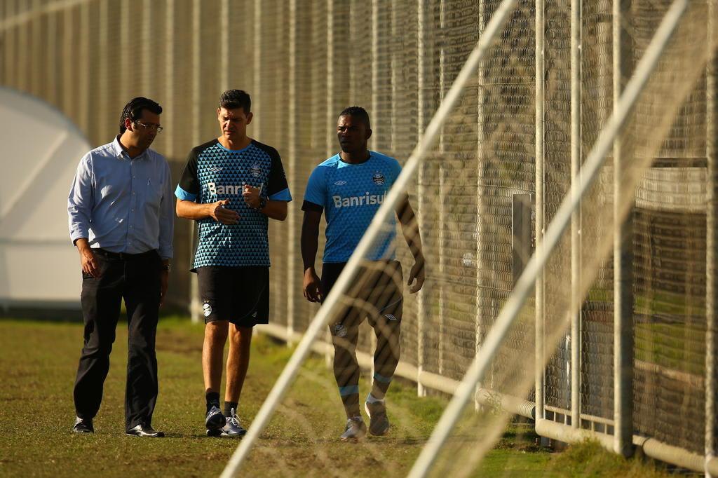 Após teste no gramado, Mamute será reavaliado nesta quarta-feira