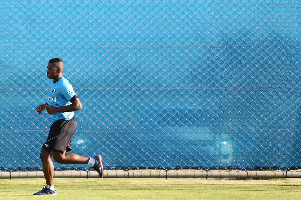 Estamos lutando contra o tempo, diz médico do Grêmio sobre recuperação de Mamute