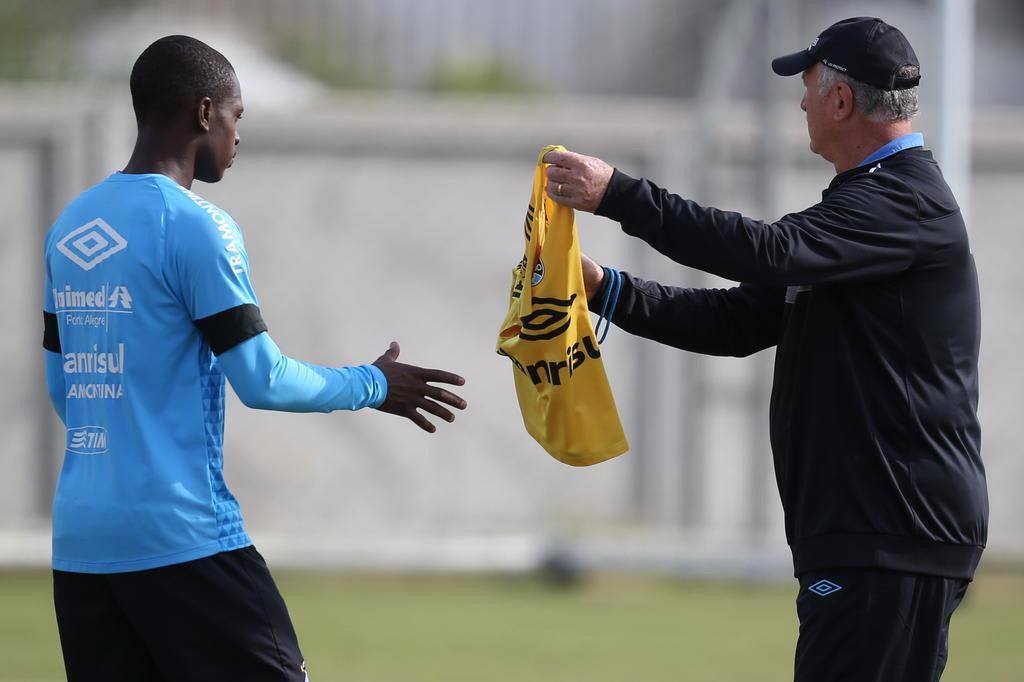 Wianey Carlet: Grêmio não tem tempo para preparar Lincoln