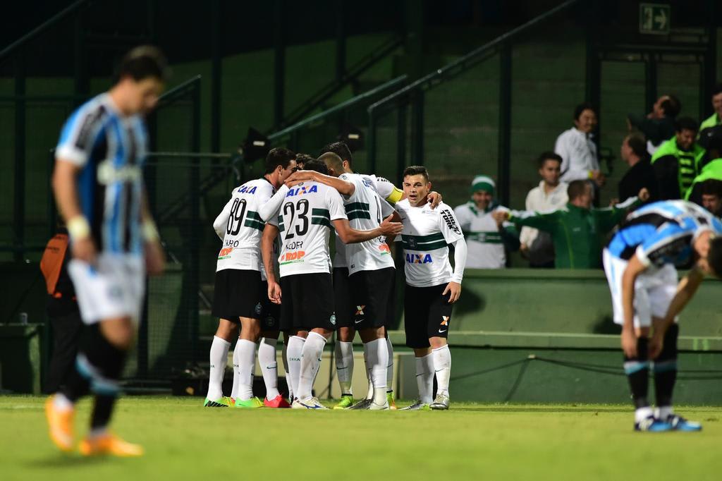 Leonardo Oliveira: Grêmio precisa contratar, ou futuro será terrível