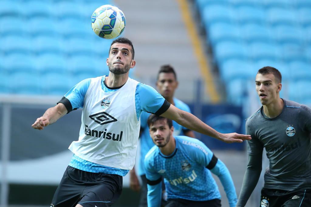 Com lesão na coxa, Rhodolfo será reavaliado para voltar aos treinos