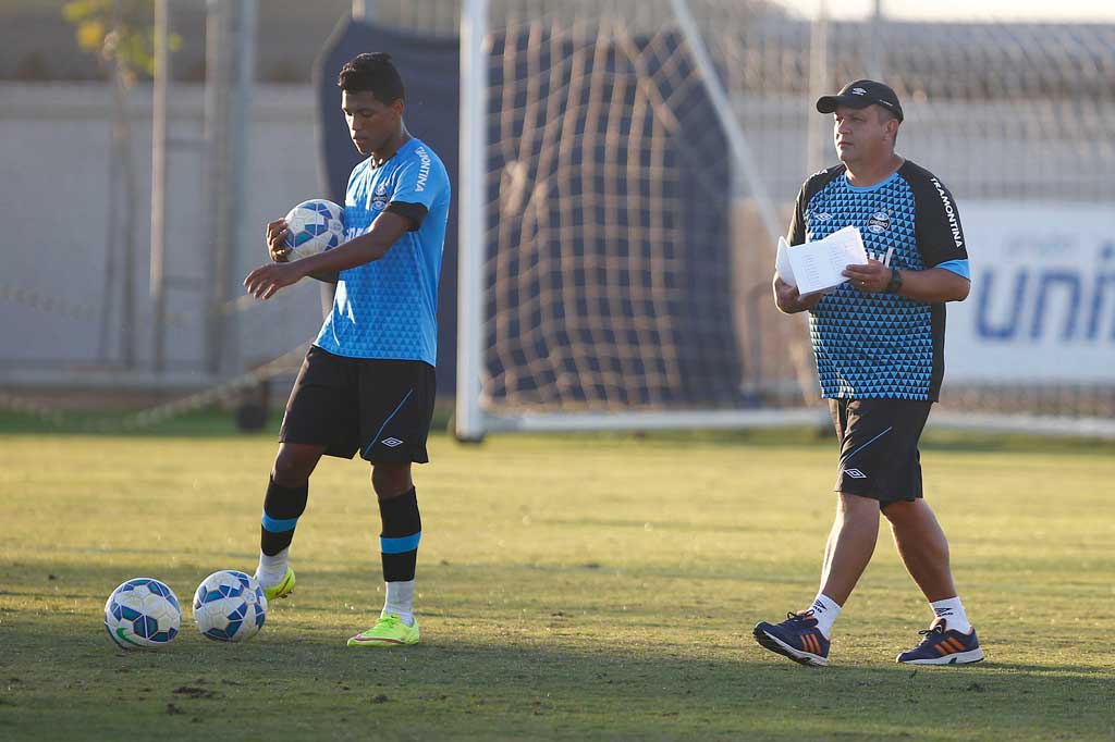 Técnico interino do Grêmio, James Freitas já exerceu a função no Guaraní-PAR