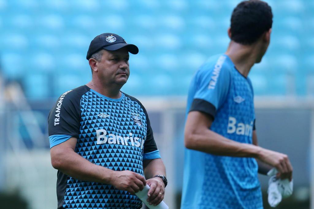 Sob comando de interino, Grêmio encara o Figueirense na Arena