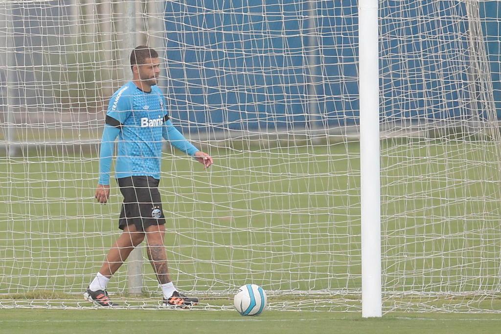 Reintegrado, Edinho treinará com grupo do Grêmio nesta segunda