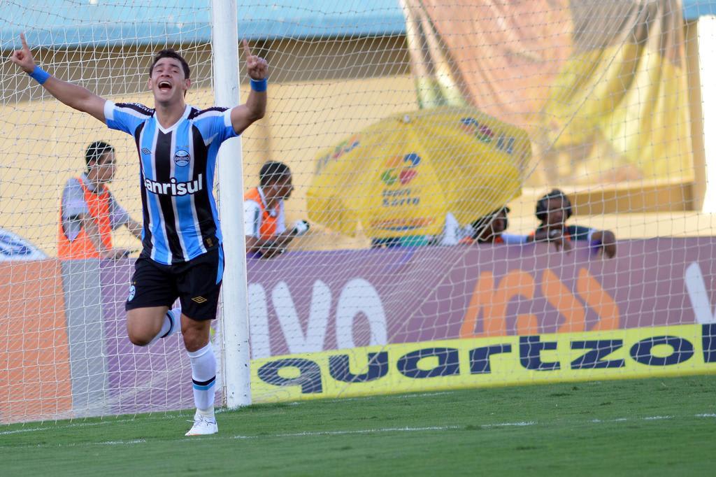 Na estreia de Roger, Grêmio joga bem e empata com o Goiás