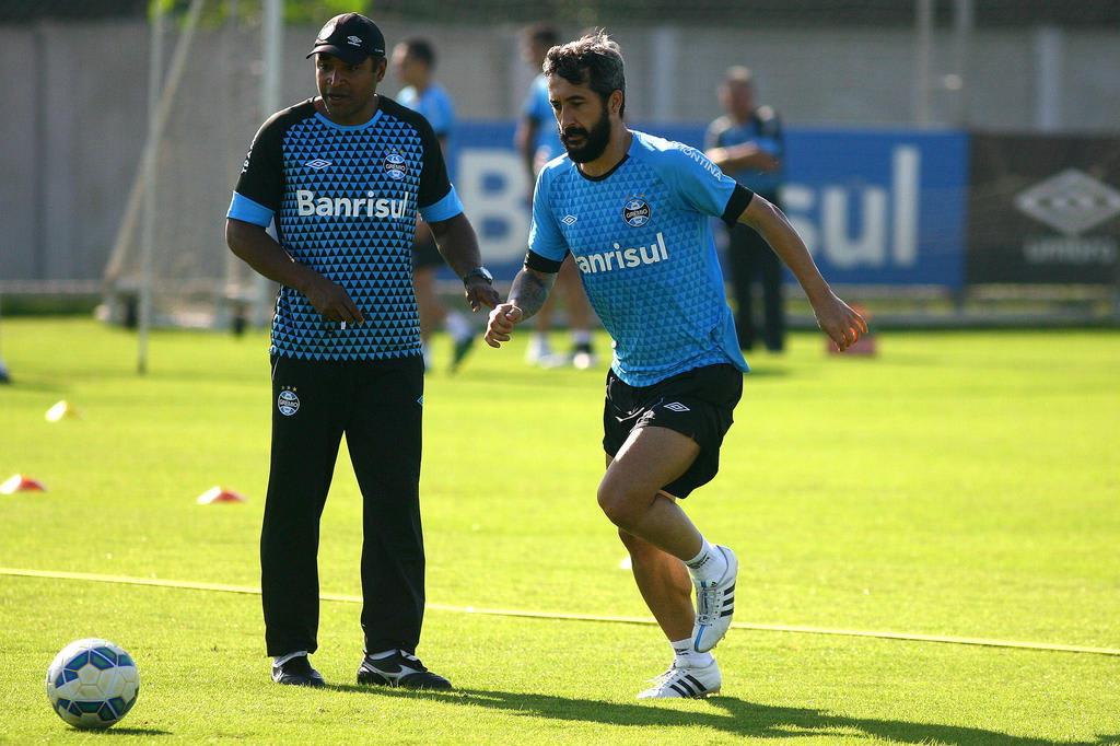 Douglas é protagonista do Grêmio em decisão contra o Criciúma
