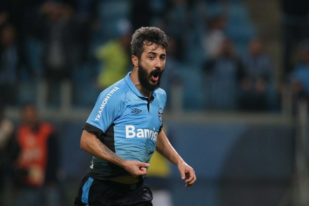 Colunistas opinam: Douglas ainda tem espaço no Grêmio?