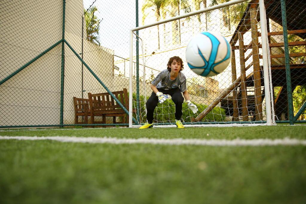 Nos passos do pai: filho de Danrlei sonha em ser goleiro