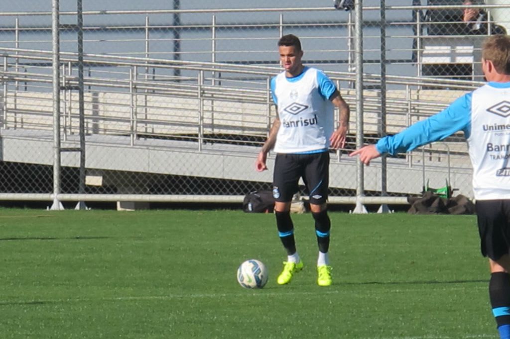 Com a presença Luan, Grêmio faz trabalho leve nesta sexta-feira