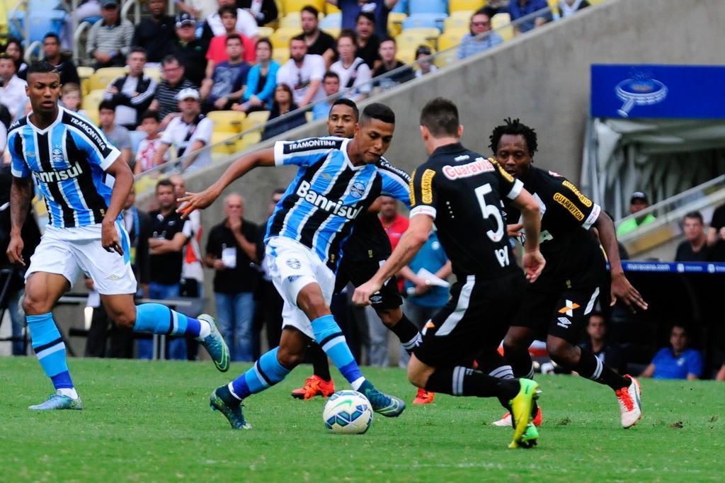 Grêmio aguarda definição sobre Libertadores para buscar reforços