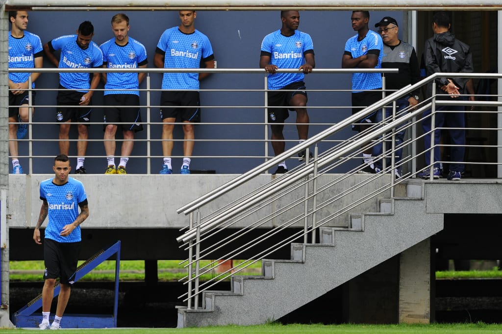 Com retornos de Lincoln e Luan, Grêmio faz treinos físicos