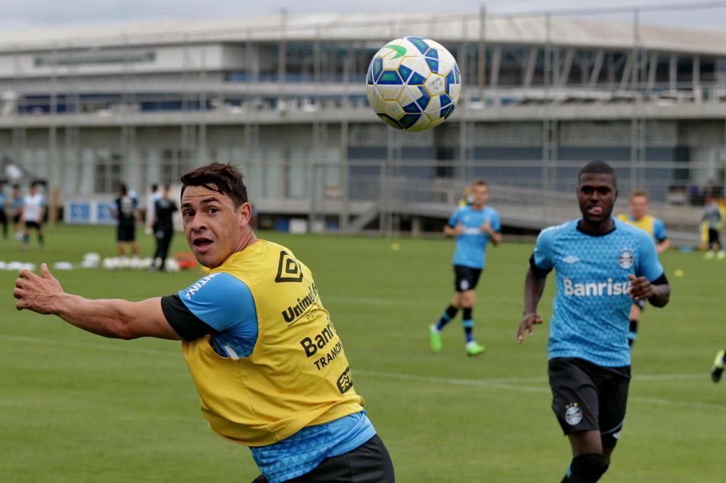 Giuliano supera drama de lesão e vira protagonista no Grêmio: Voltei outra pessoa