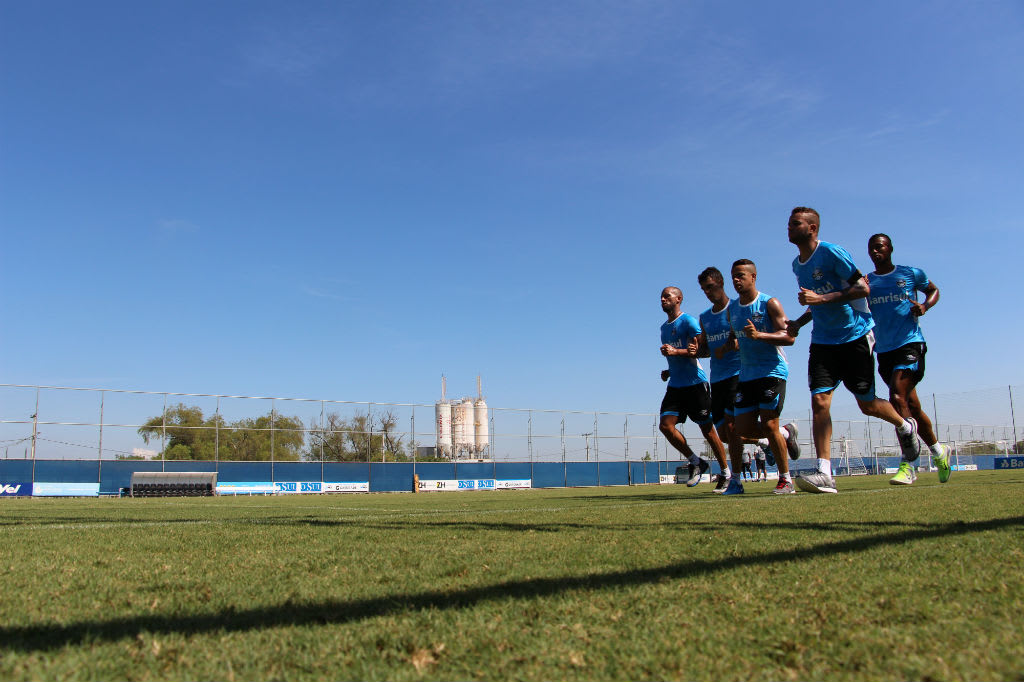 Manhã gremista é marcada por trabalhos físicos na academia e no campo do CT Luiz Carvalho