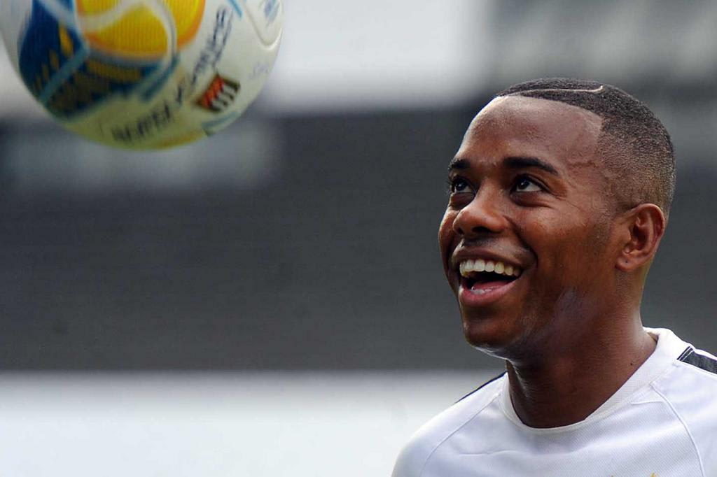 Com reforço no caixa, Santos fica mais perto de fechar com Robinho