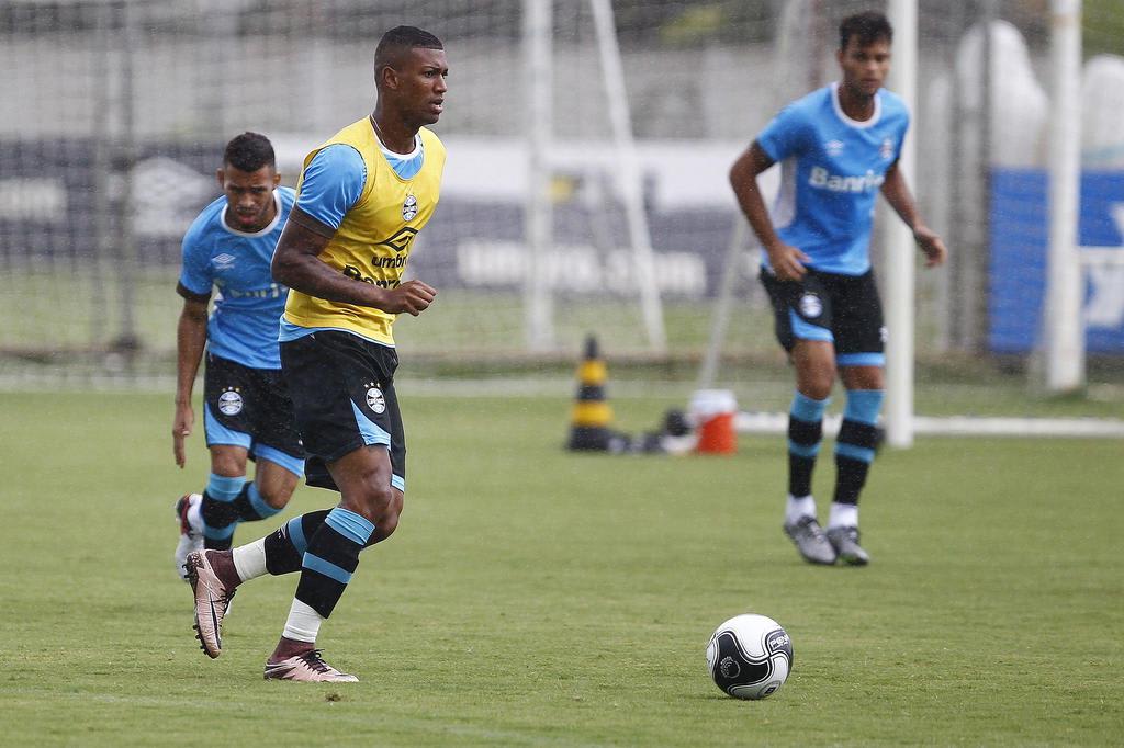 Sem cinco titulares, Grêmio viaja para pegar o Ypiranga