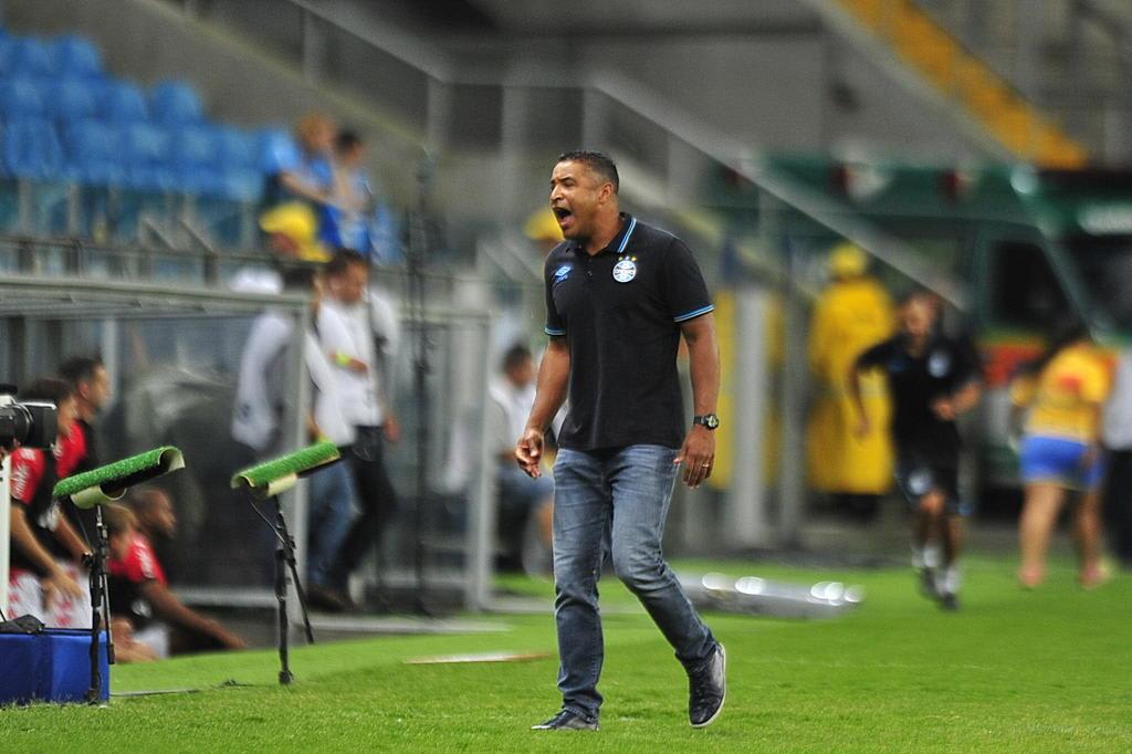 Chegamos mais fortes para este jogo contra a LDU, afirma Roger Machado