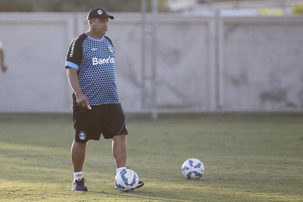 Espião gremista vai observar estreia do novo técnico da LDU