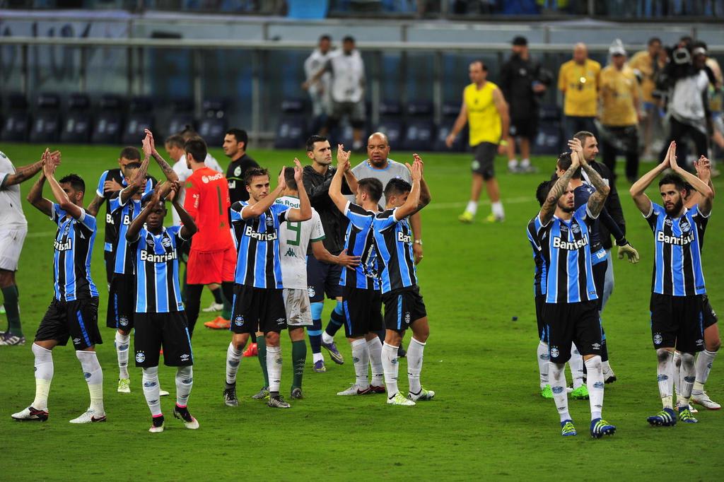 Jogadores gremistas lamentam eliminação: Pedimos desculpas ao torcedor