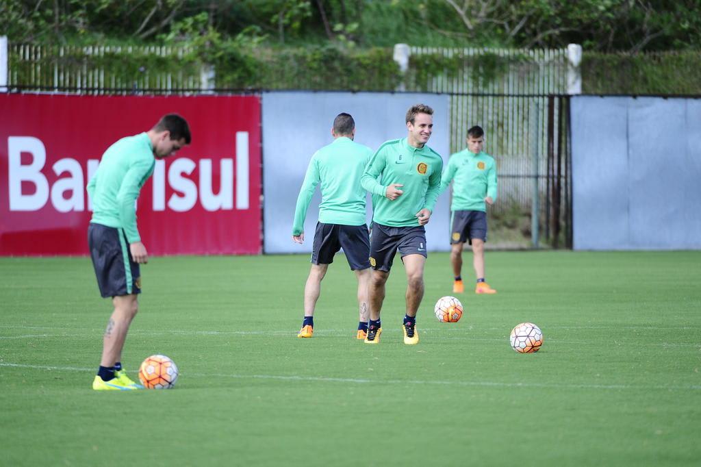 Rosario Central realiza treino leve no CT Parque Gigante antes de encarar o Grêmio