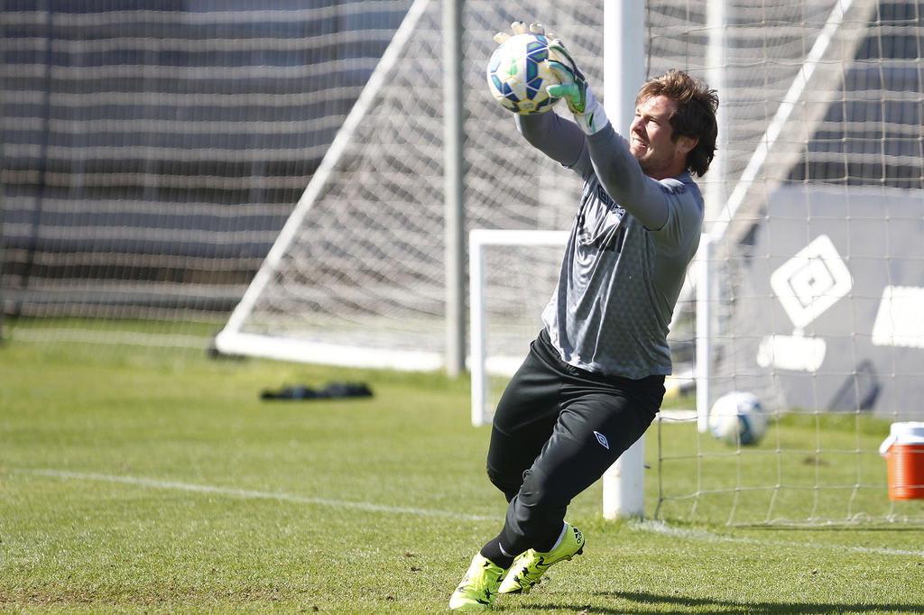 Goleiro Tiago recebe sondagem, e pode ser emprestado pelo Grêmio