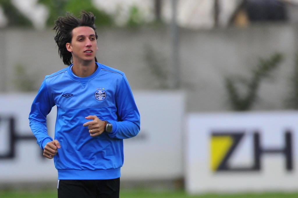 Geromel ficou cinco dias isolado em hotel antes de retornar ao Grêmio