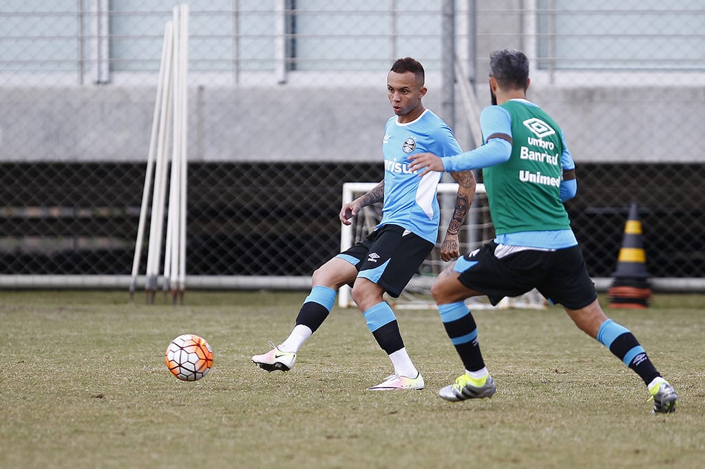 Em atividade dos reservas, Wallace Oliveira volta a treinar com bola no Grêmio