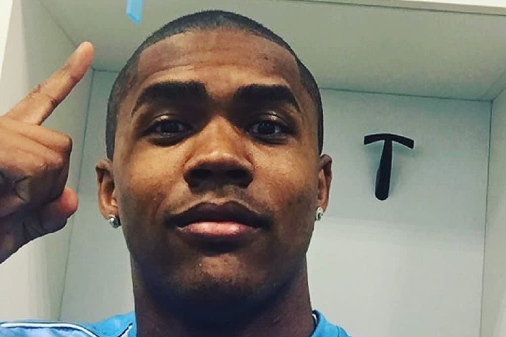 Douglas Costa faz tratamento de lesão no Grêmio