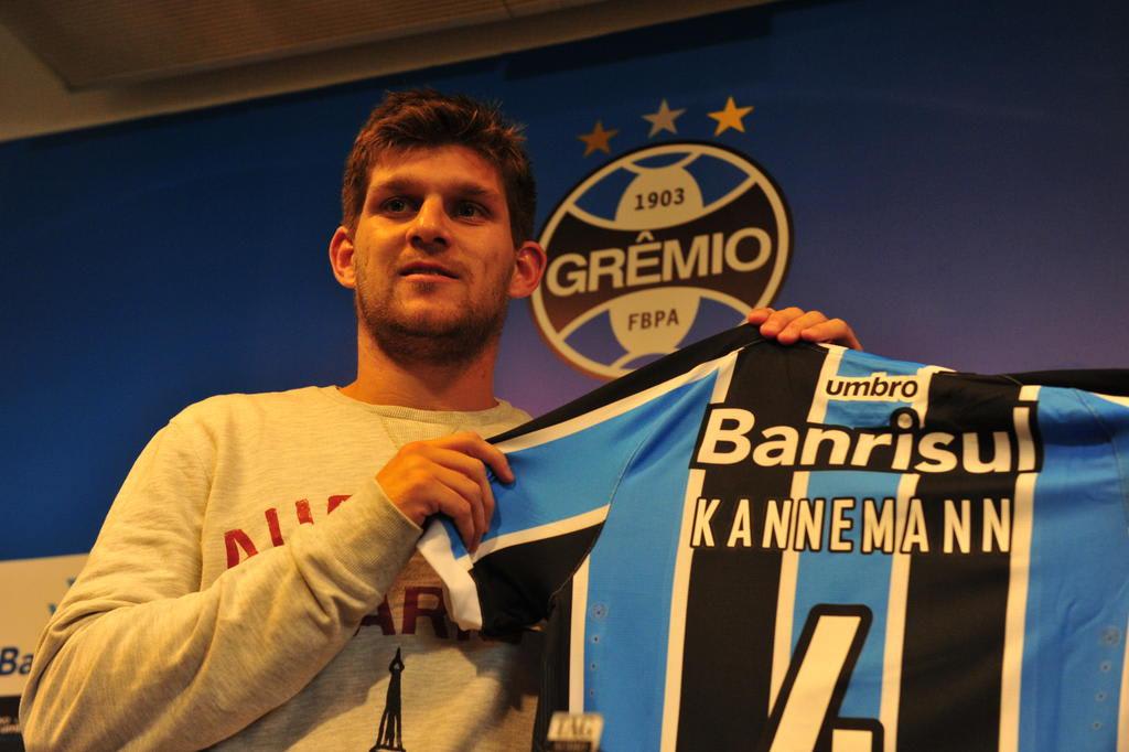Kannemann é muito bom no jogo aéreo, diz jornalista argentino sobre reforço apresentado pelo Grêmio