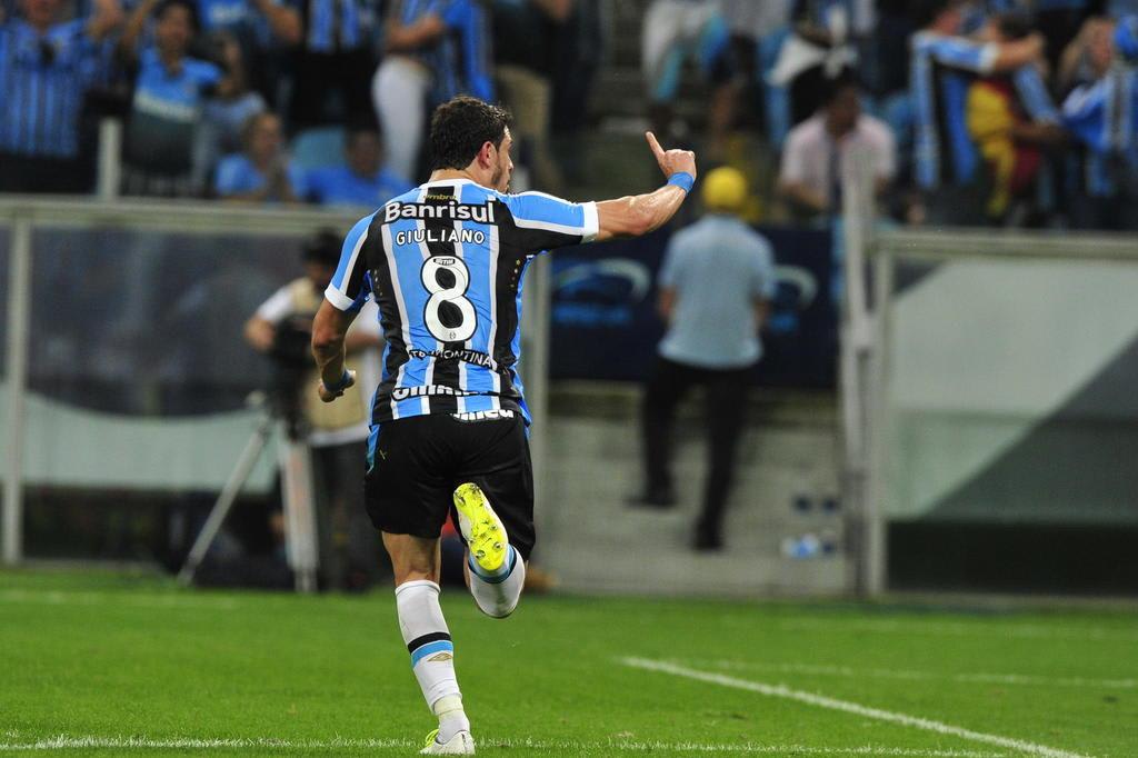 Salário de R 1 milhão, percentuais de venda e adeus: os bastidores da saída de Giuliano do Grêmio