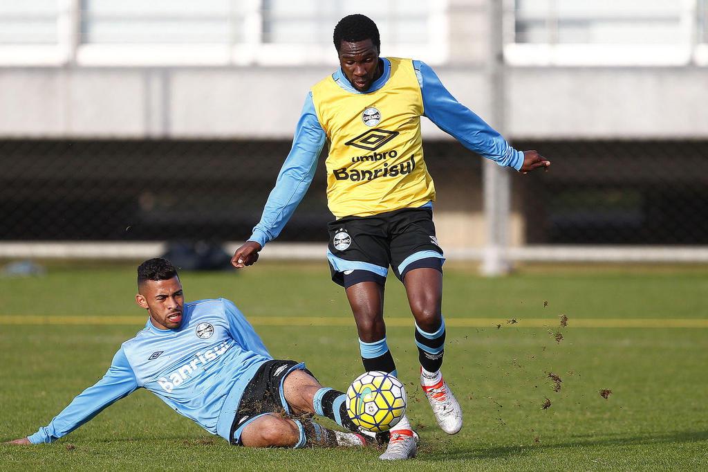 Grêmio aposta em Negueba no lugar de Giuliano contra o São Paulo