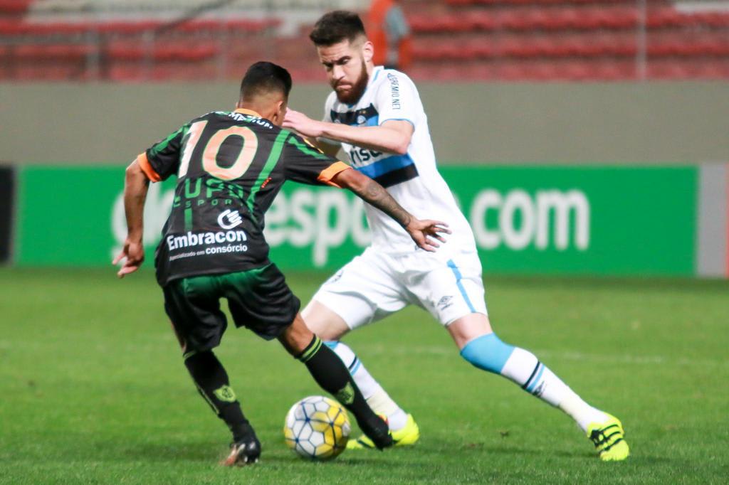 Com um a menos, Grêmio fica no empate em 0 a 0 com o América-MG