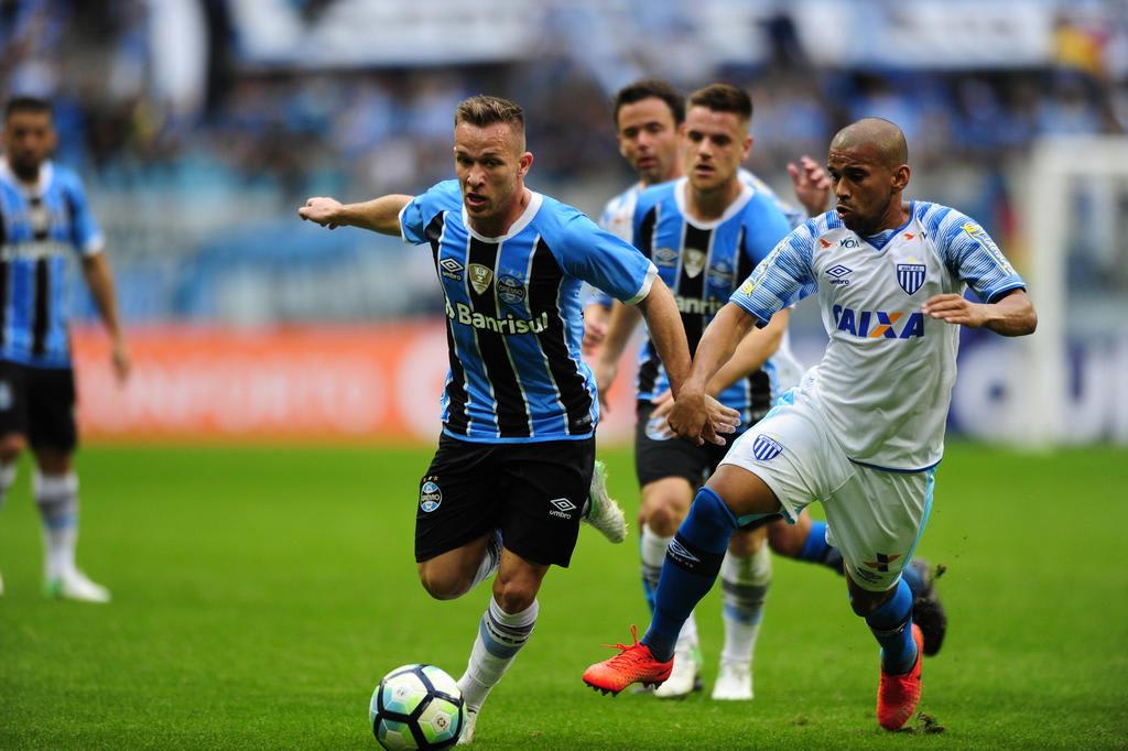 Grêmio fatura alto com venda de camisas autografadas por Luis Suárez; veja  valores