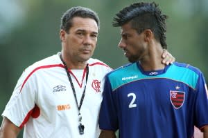 Flamengo vence batalha e dribla mal-estar com torcida por Léo Moura