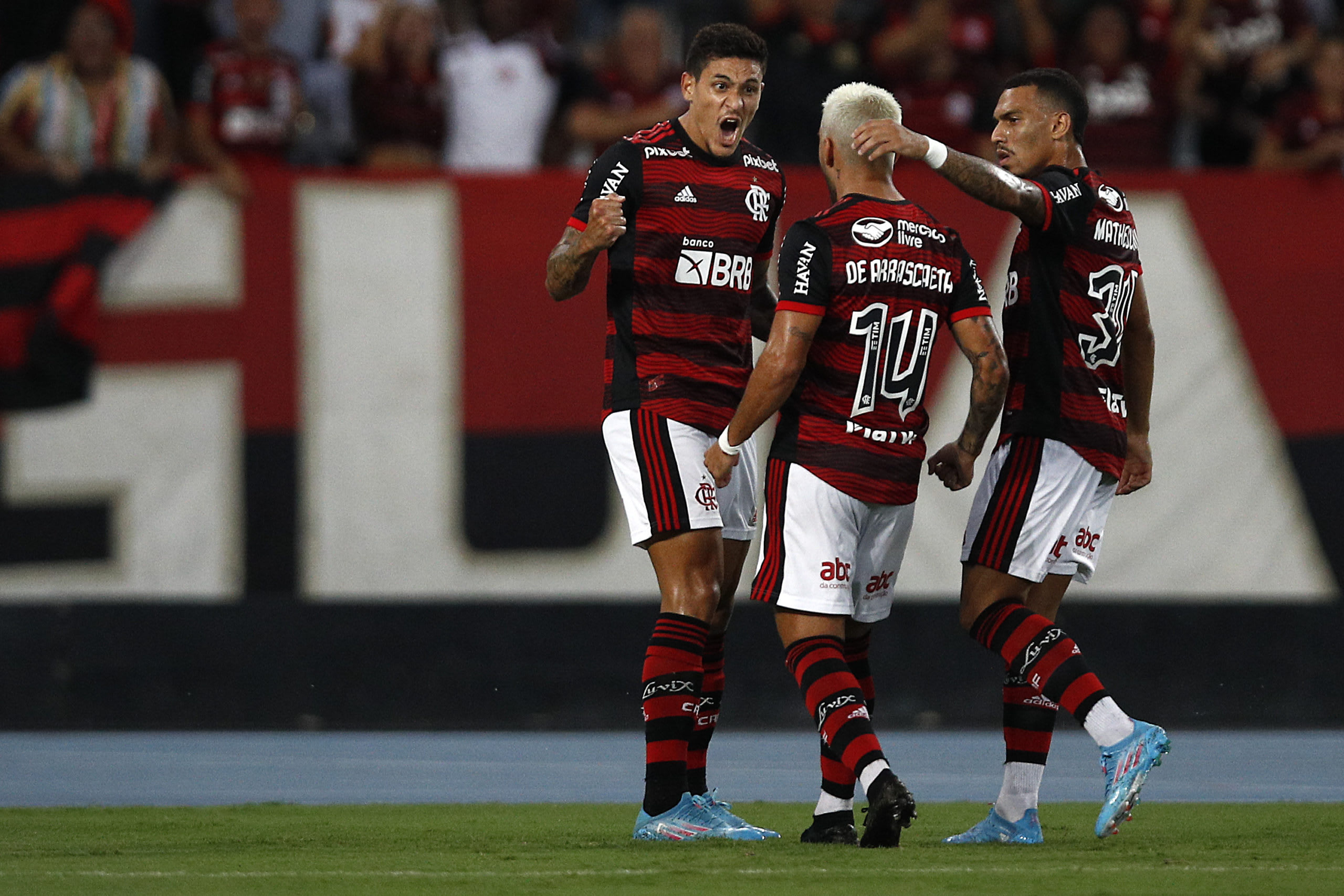 Mengão escalado para o clássico contra o Vasco; confira