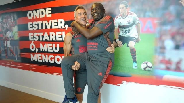 Às vésperas da final da Supercopa, Paulo Sousa homenageia massagista do Flamengo