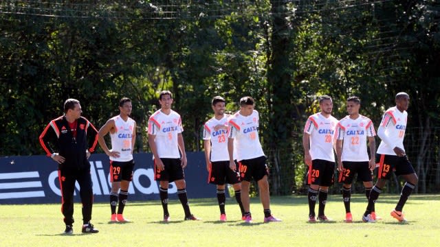 Luxemburgo rasga elogios à nova dupla de volantes do Flamengo, mas puxa a orelha de Muralha