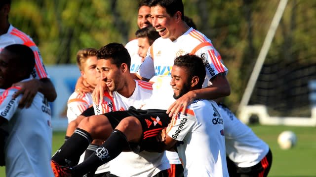 Com treino na Gávea e ingressos baratos, Flamengo aposta na torcida para encarar o líder Cruzeiro