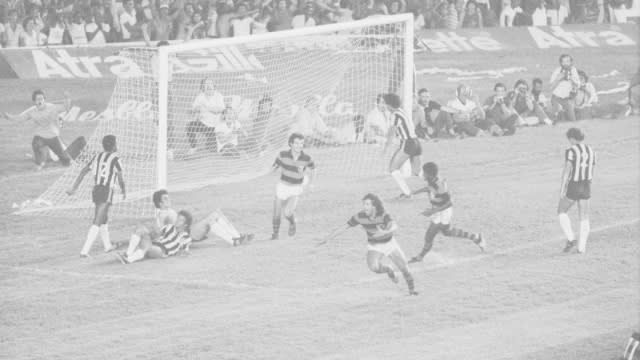 Flamengo e Galo retrô: semifinal no Maracanã terá telão nostálgico e documentário sobre duelos decisivos