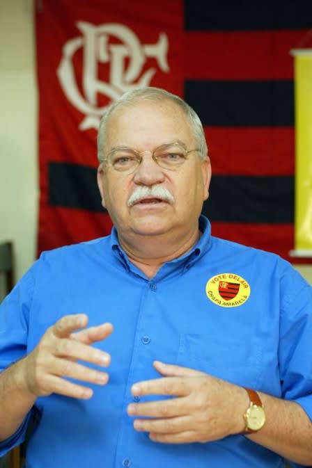 Delair Dumbrosck renuncia ao cargo de presidente de conselho deliberativo do Flamengo e ataca presidente