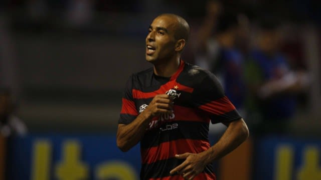 Flamengo negocia retorno de atacante Emerson Sheik, do Corinthians