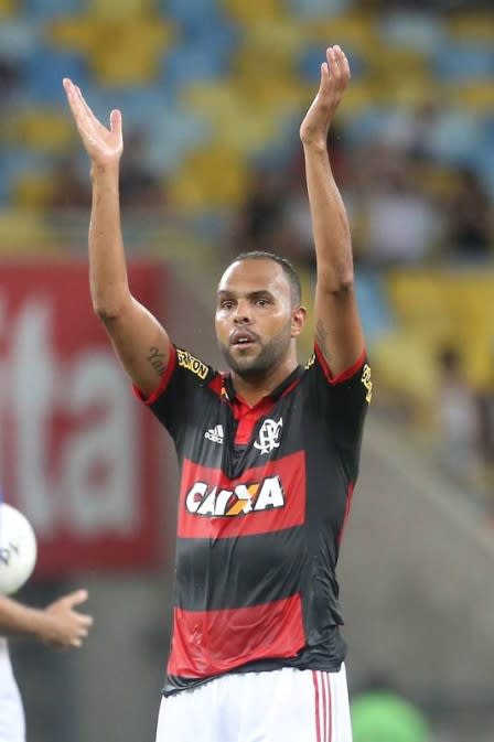 Alecsandro rescinde contrato com o Flamengo: Deixo meu nome na história do clube com títulos e gols