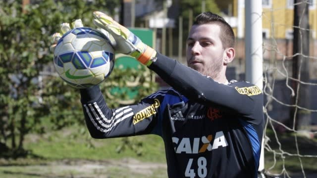 Samir, Paulo Victor e Paulinho podem voltar ao Flamengo contra o Goiás