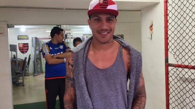 Com Guerrero de modelo, Flamengo apresenta boné personalizado com as cores do Peru