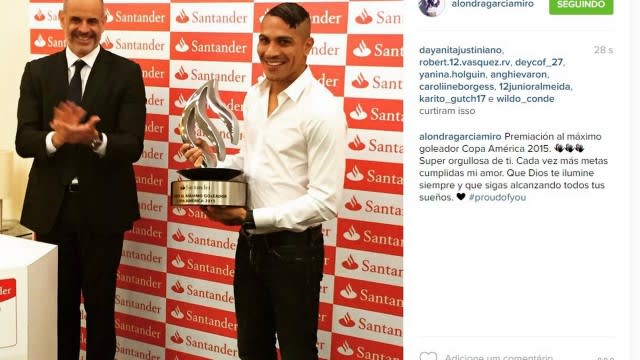 Guerrero, do Flamengo, recebe prêmio de artilheiro da Copa América, e noiva comemora na web