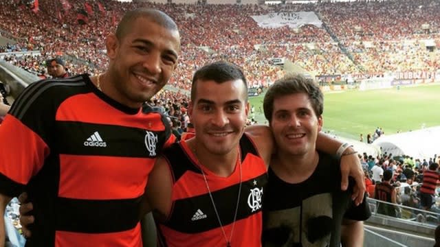 Rubro-negro José Aldo prestigia o clássico entre Flamengo e Vasco, no Maracanã