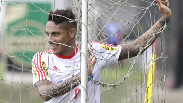Médico do Fla diz que dor de Guerrero não é no local da lesão e afirma que jogador não terá limitações contra o Joinville