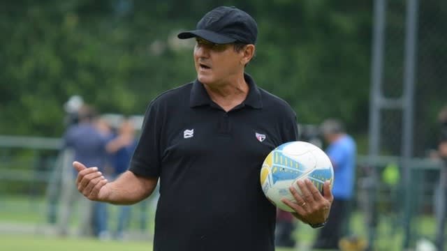 Muricy estrutura comissão técnica do Flamengo e sonda preparador de goleiro Victor Hugo e preparador físico Ronaldo Torres