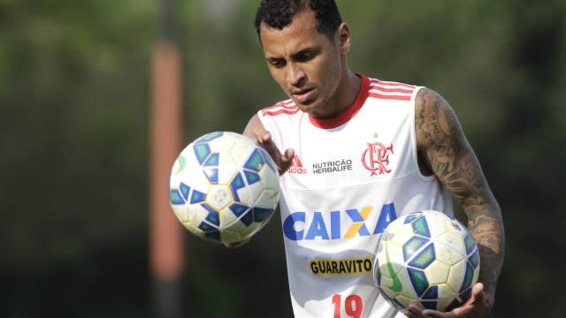 Alan Patrick se diz otimista por renovação no Flamengo e não esquece punição: ‘Exagerada’