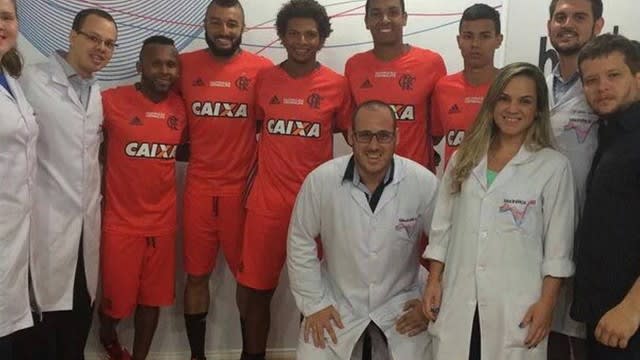 Reforços do Flamengo realizam exames médicos e vestem uniforme do clube