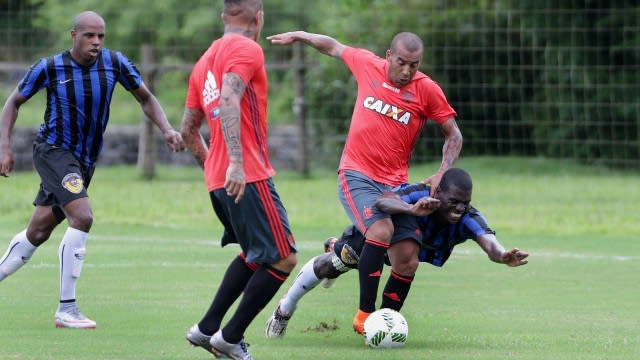 Flamengo vence jogo-treino com dois gols de Sheik e Guerrero apagado